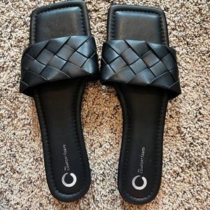 New, no box! Tru Comfort Foam woven slides sz 11